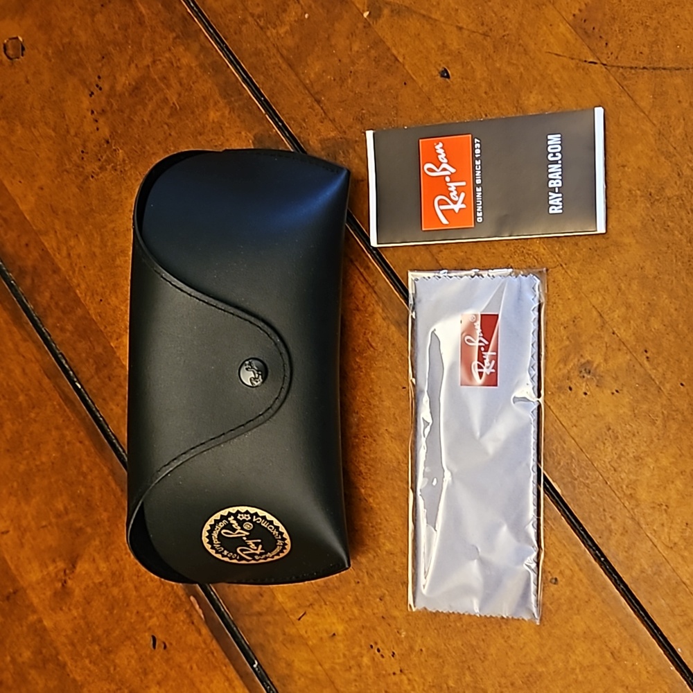 NEW | RAY ▪︎ BAN | SUNGLASS CASE